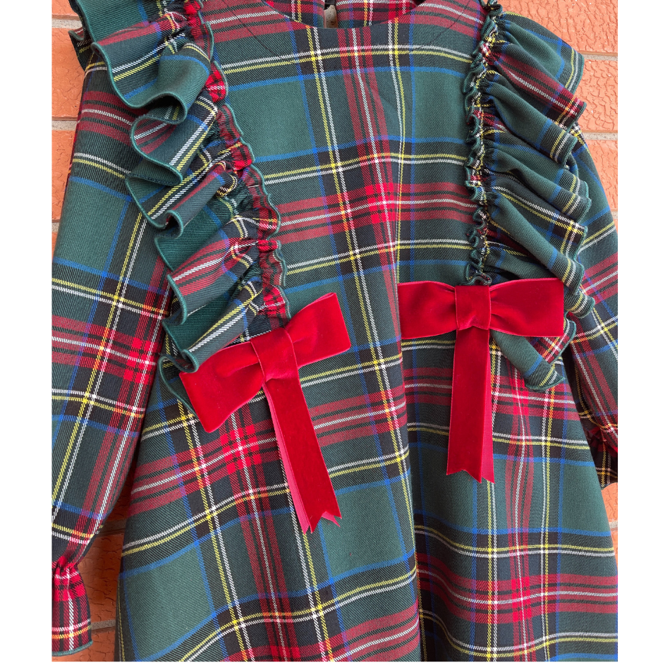 Tartan dress with a green background