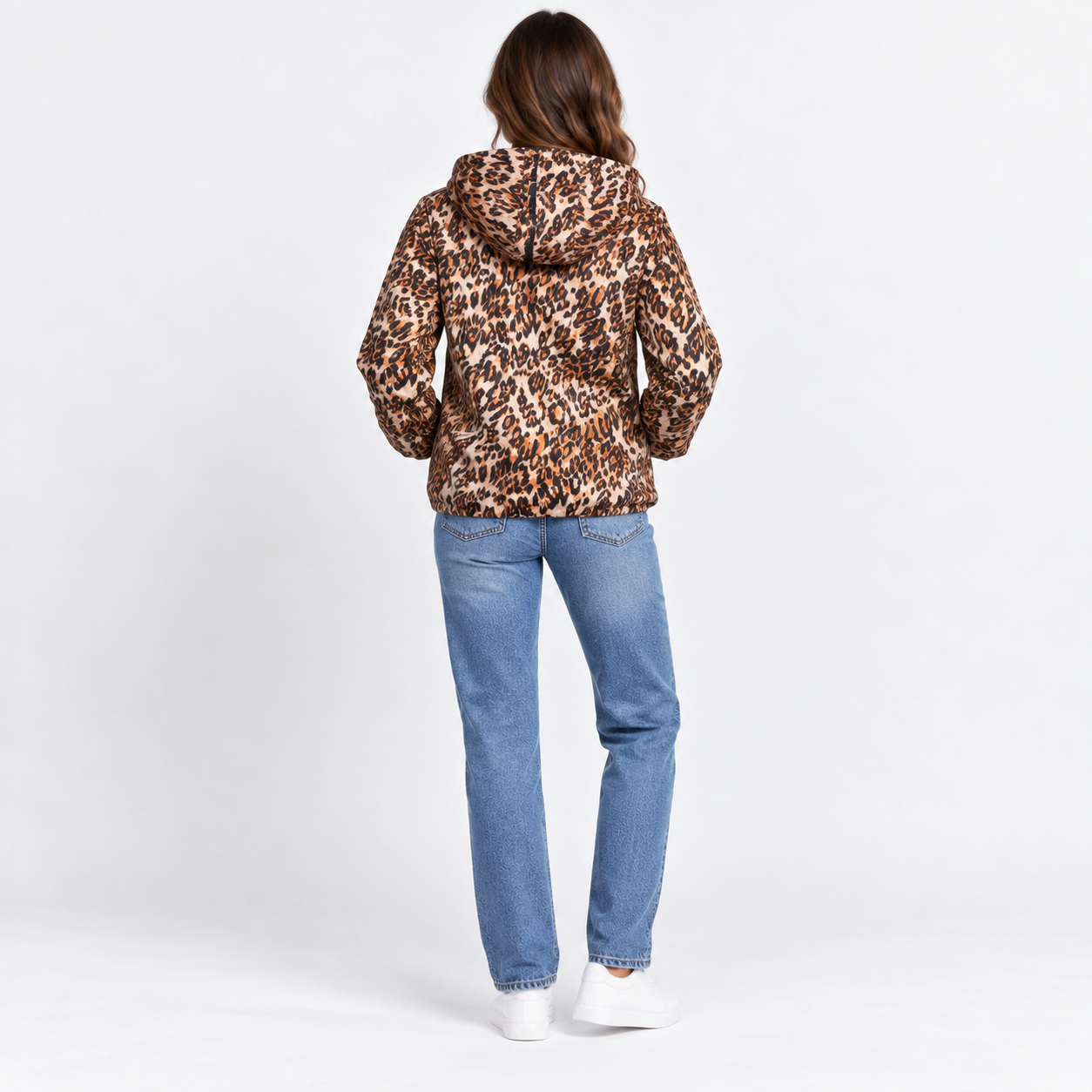 Kwayleopardatodonnadietro.png